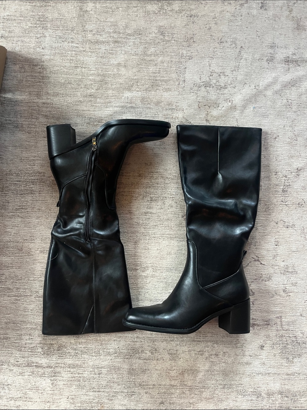 Black heeled boots